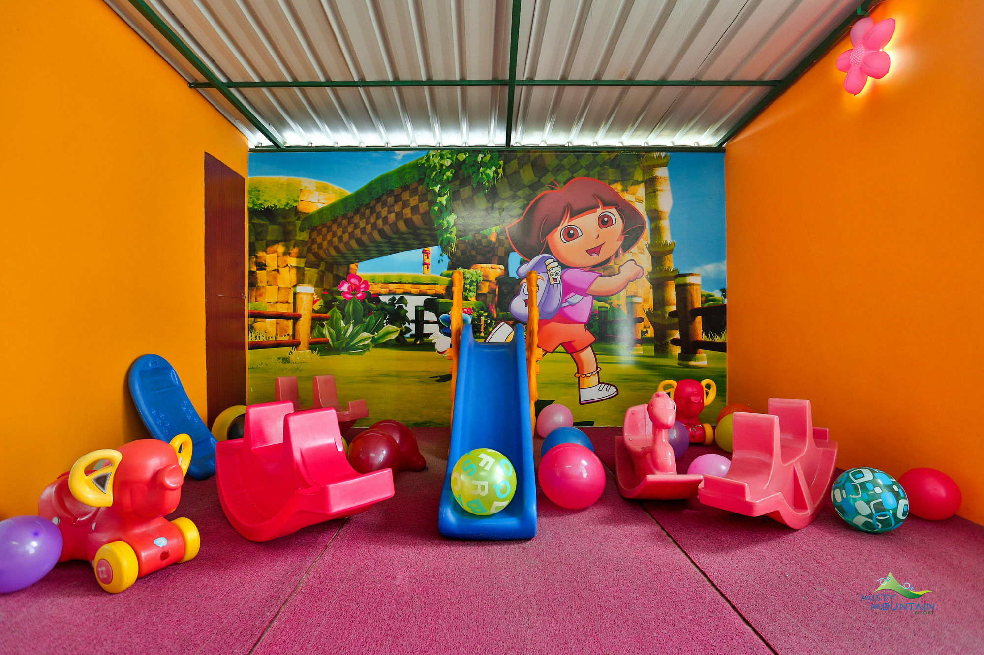 מונאר Misty Mountain Resort מראה חיצוני תמונה