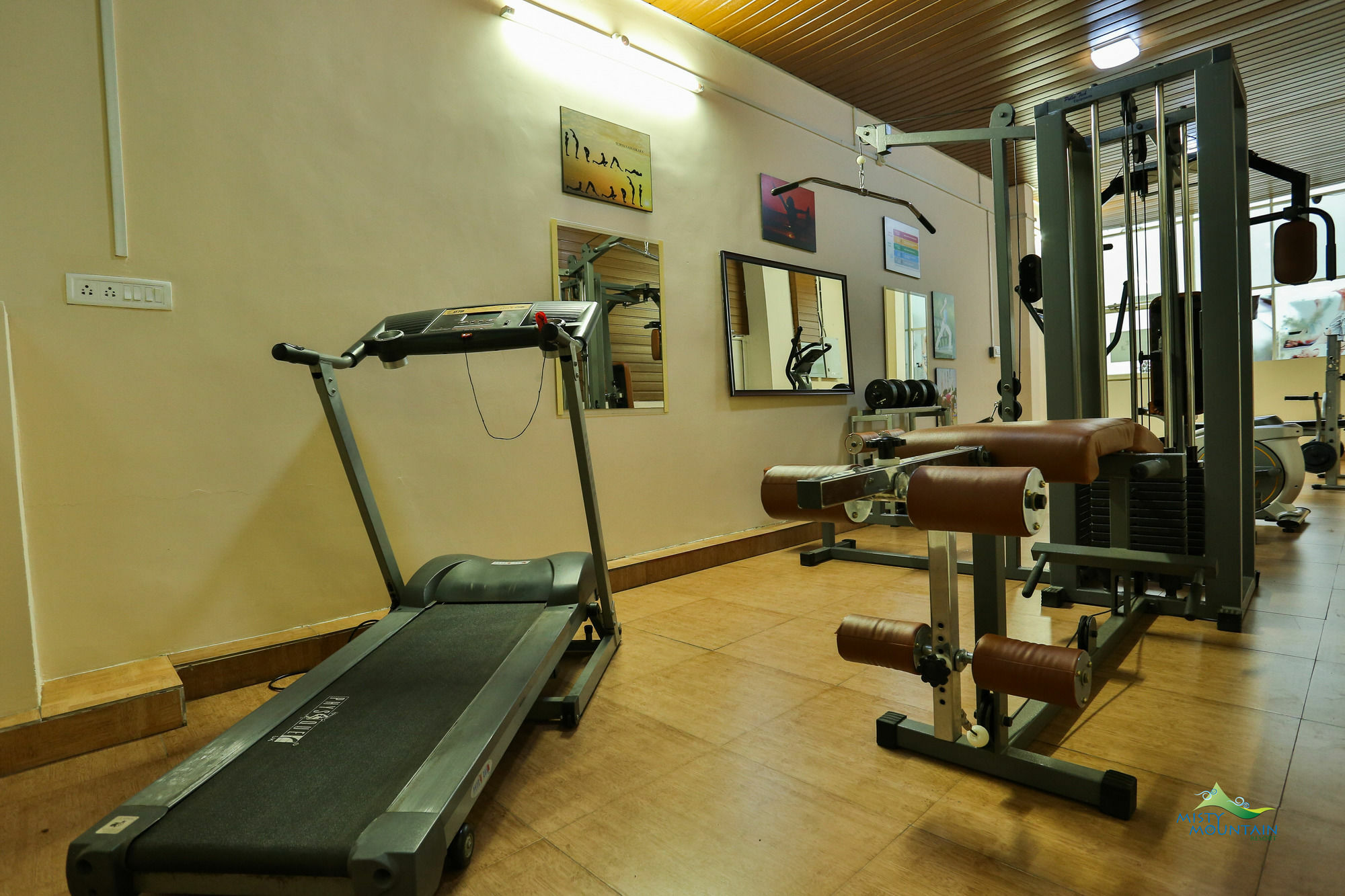 מונאר Misty Mountain Resort מראה חיצוני תמונה